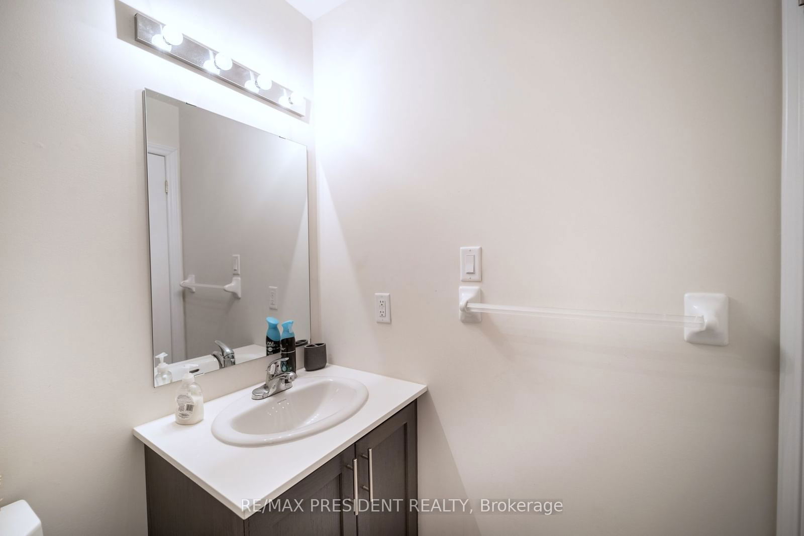 480 Beresford Path, unit 17 for sale - image #20