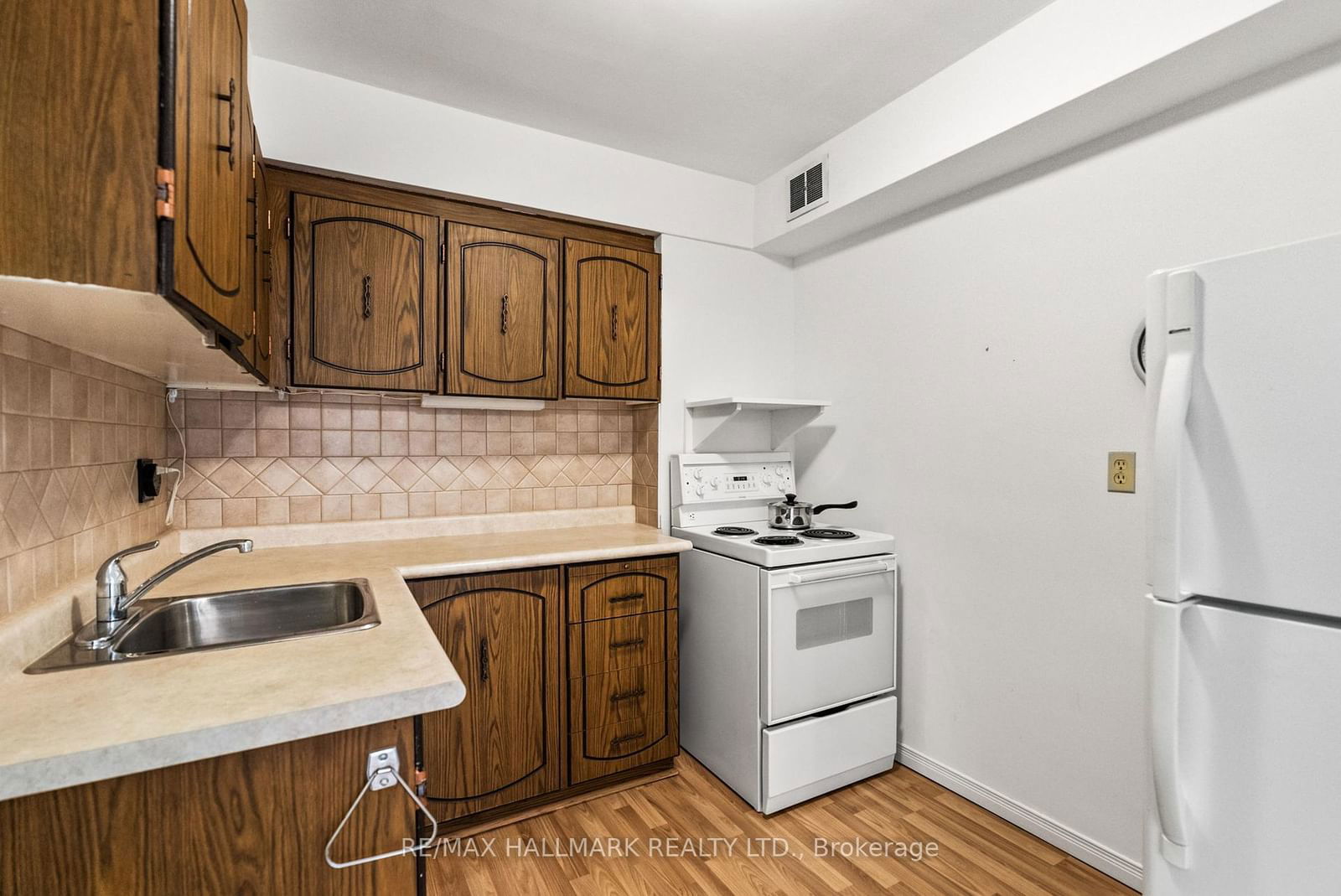 363 Simcoe St N, unit 305 for sale - image #23