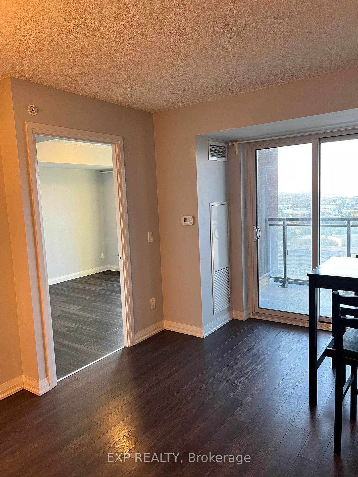 30 Meadowglen Pl, unit 2506 for rent - image #3