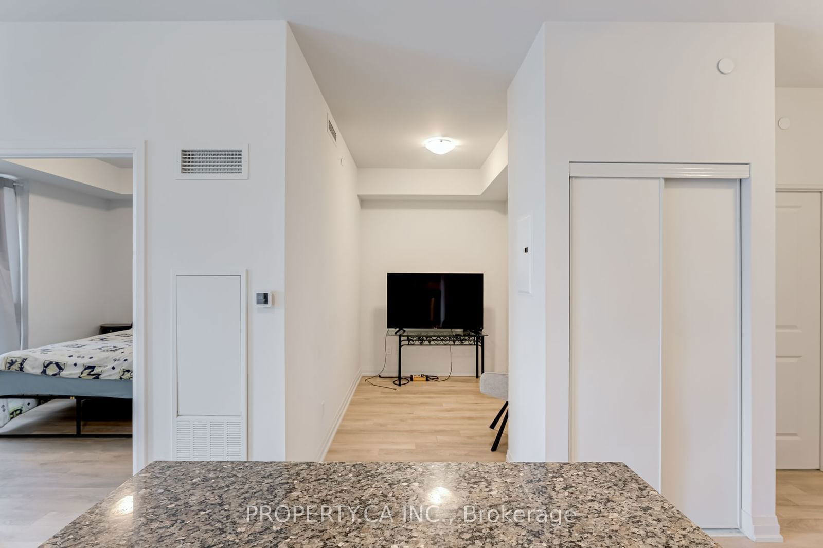 10 Meadowglen Pl, unit 502 for sale - image #10