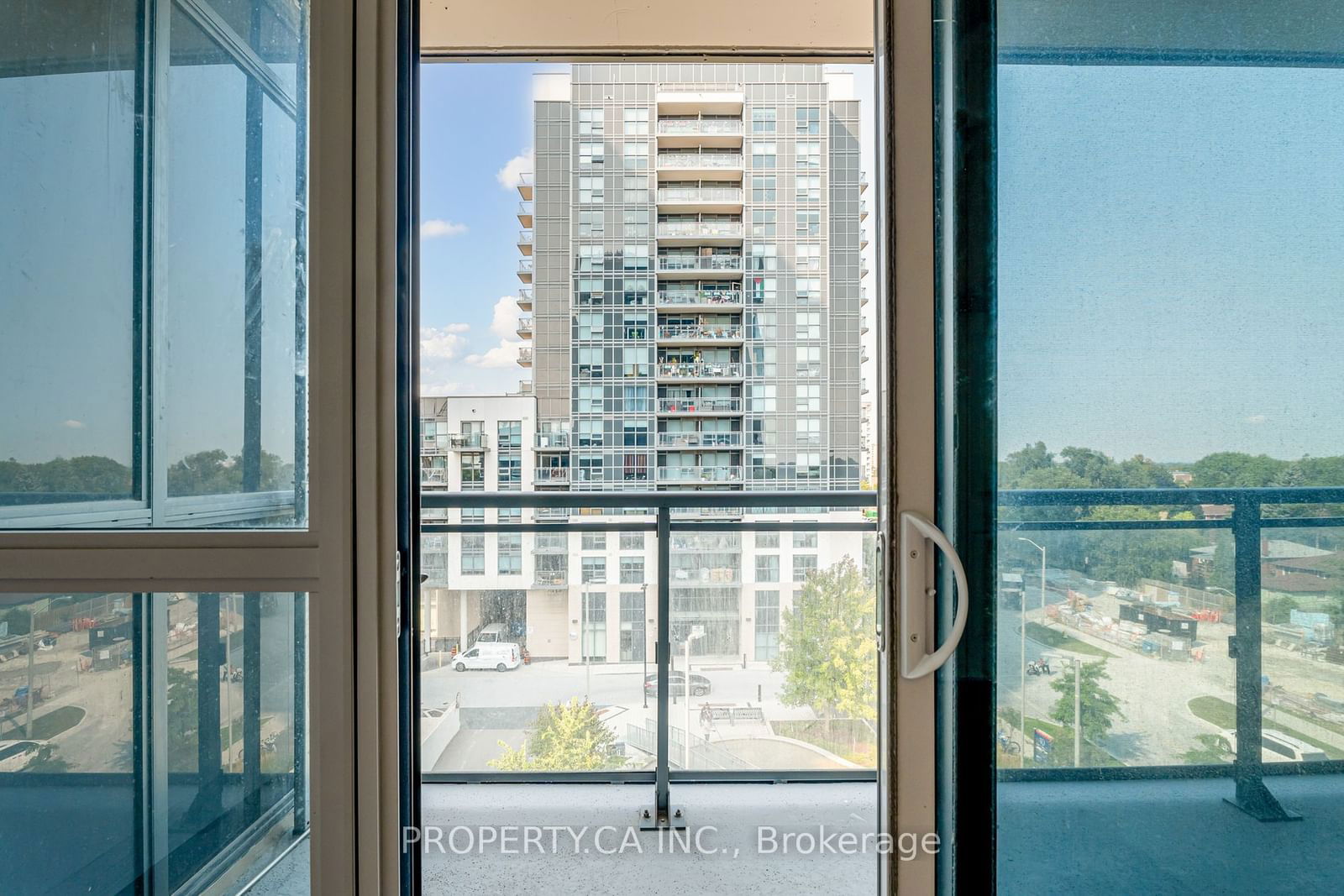 10 Meadowglen Pl, unit 502 for sale - image #14