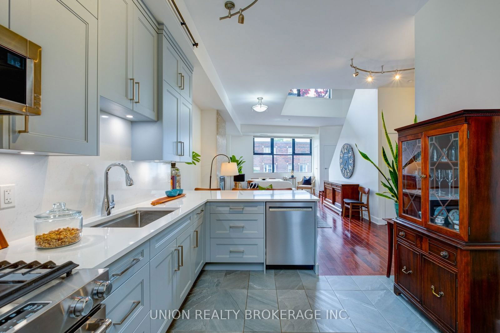 160 Fallingbrook Rd, unit 209 for sale - image #2