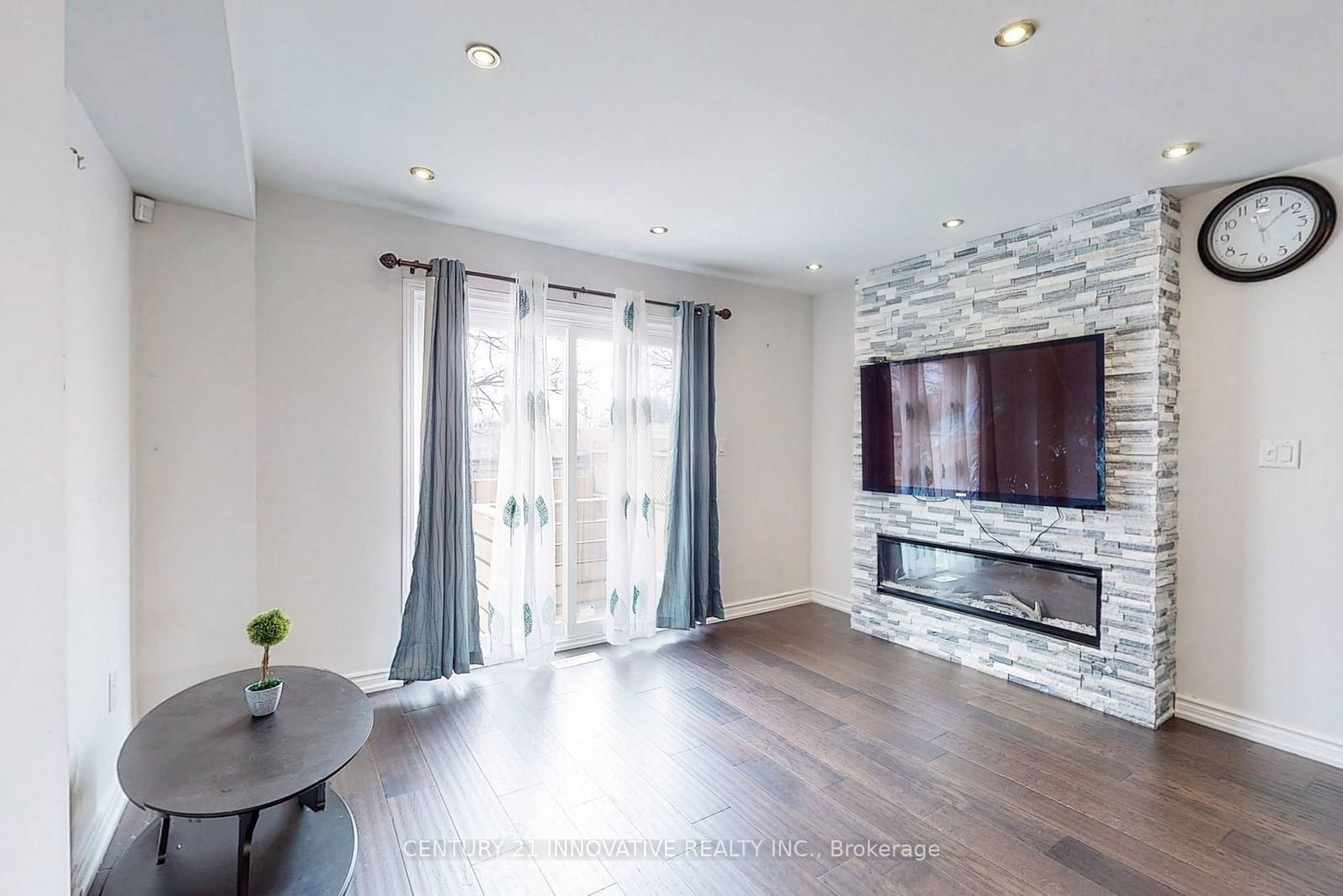 1635 Pickering Pkwy, unit 18 for rent