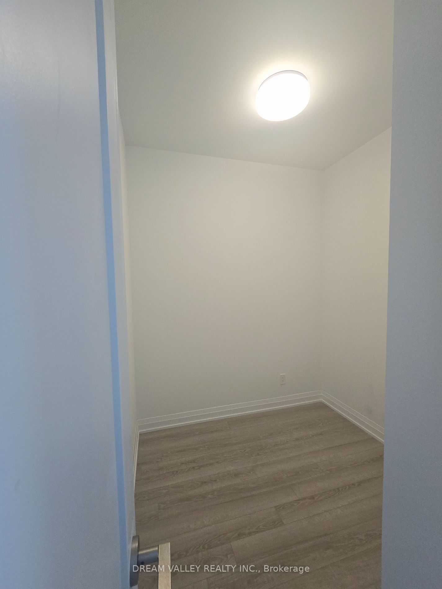 286 Main St, unit 911 for rent - image #19