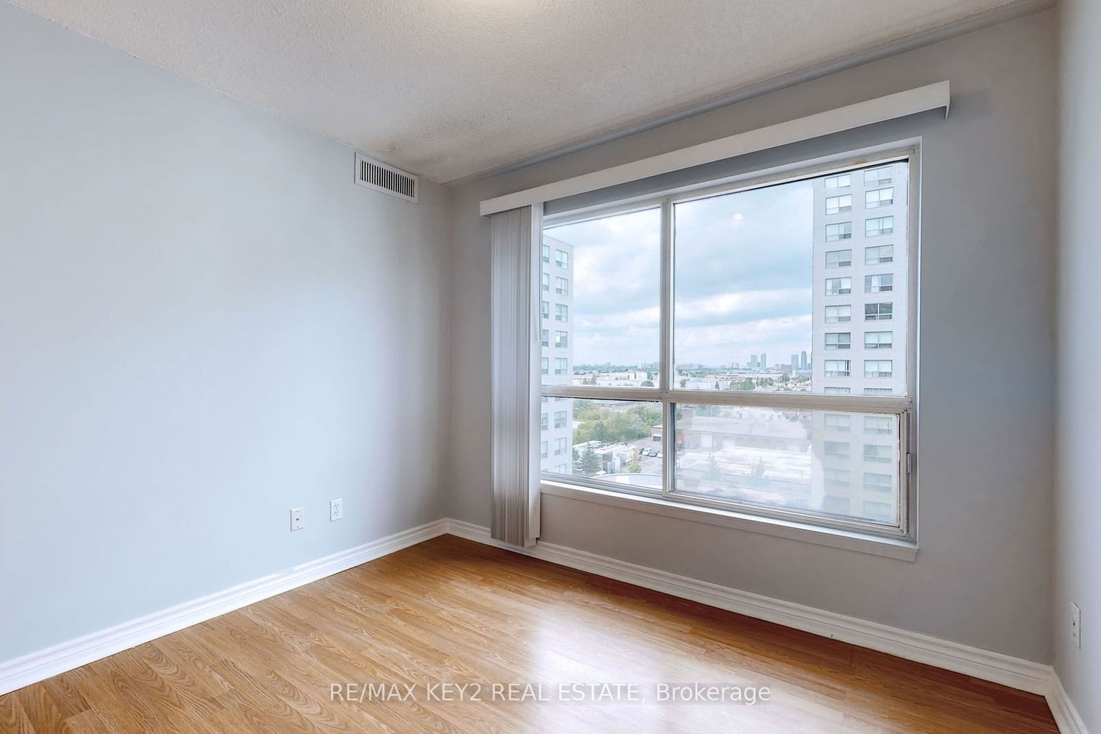 2550 Lawrence Ave E, unit 916 for rent - image #17