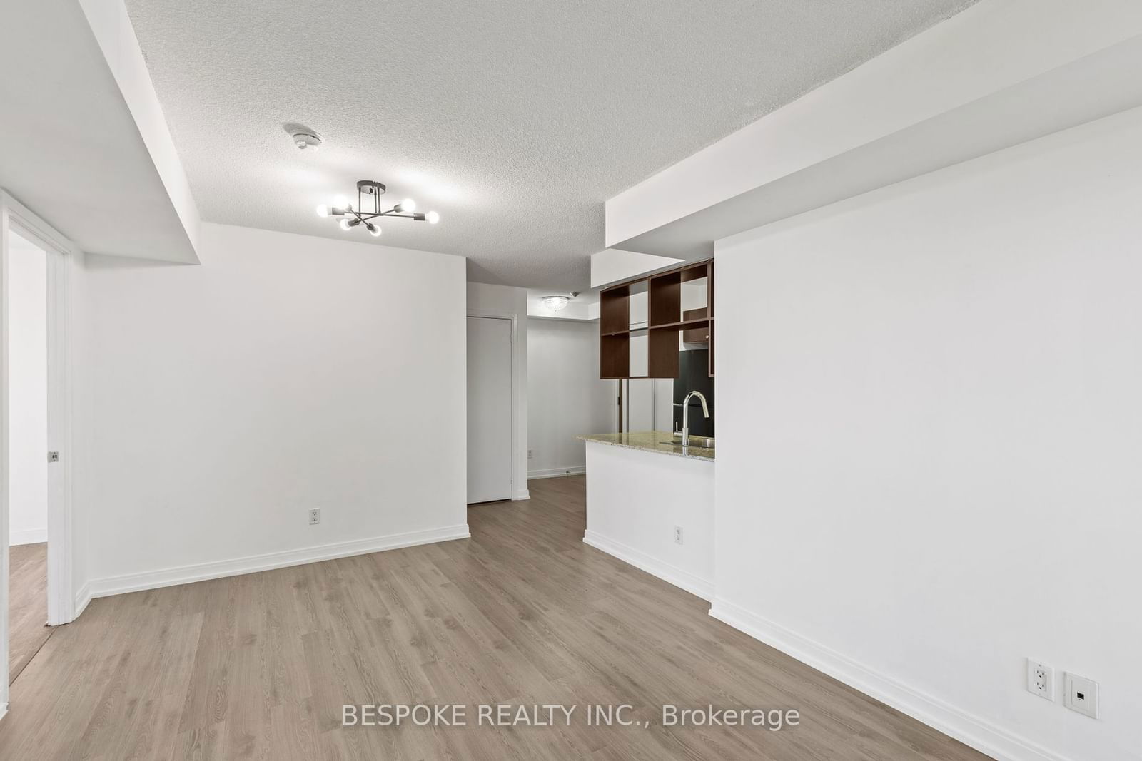 181 Village Green Sq, unit 820 for sale - image #14