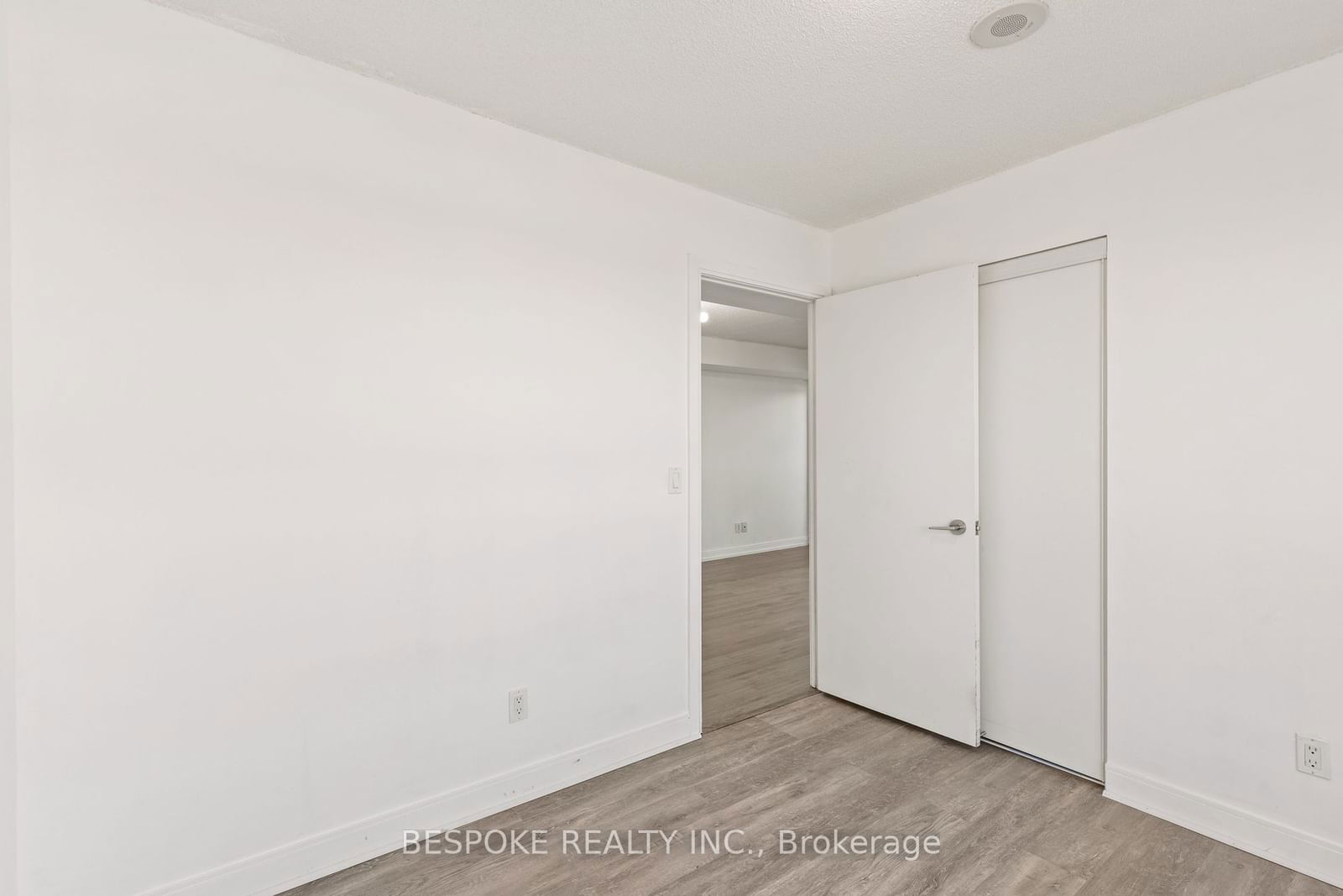 181 Village Green Sq, unit 820 for sale - image #20