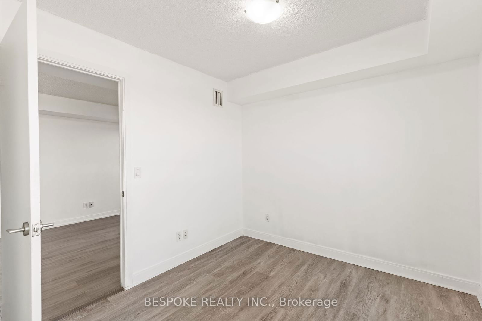 181 Village Green Sq, unit 820 for sale - image #22