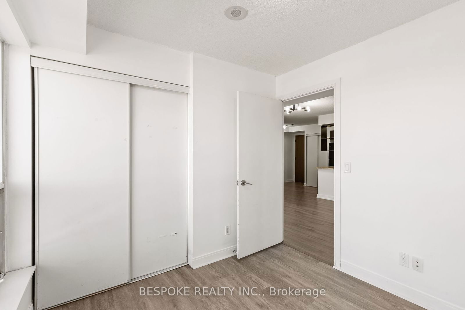 181 Village Green Sq, unit 820 for sale - image #23