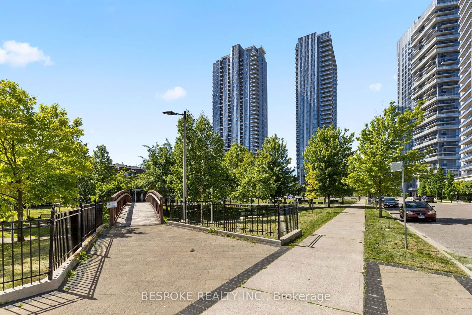 181 Village Green Sq, unit 820 for sale - image #3