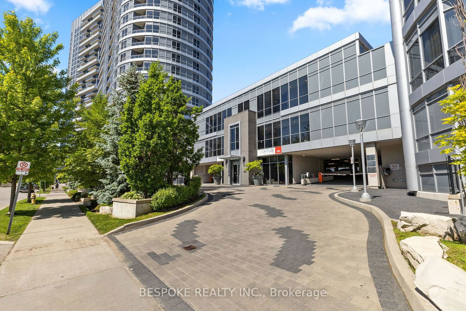 181 Village Green Sq, unit 820 for sale