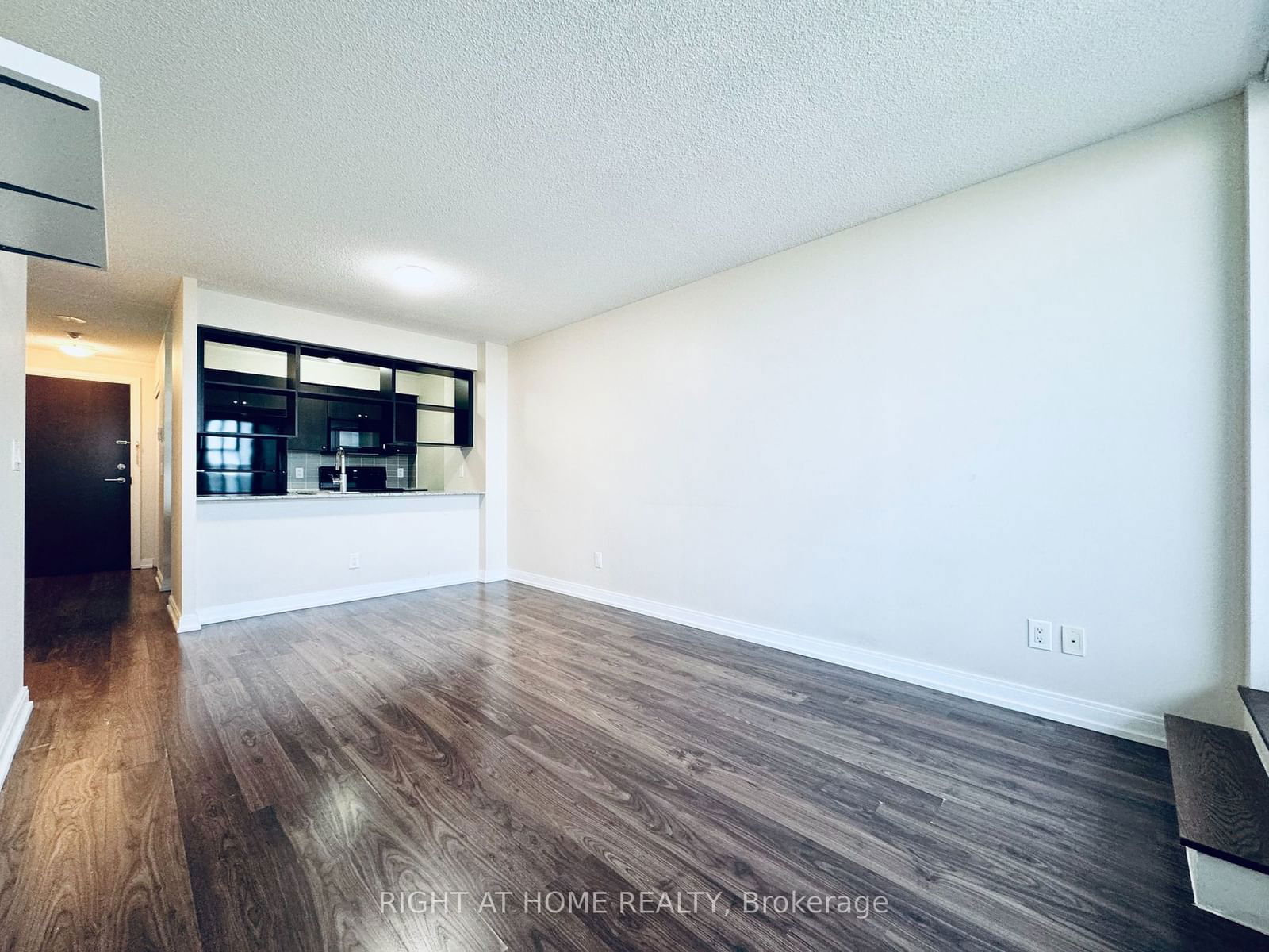 151 Village Green Sq, unit 2810 for rent - image #3