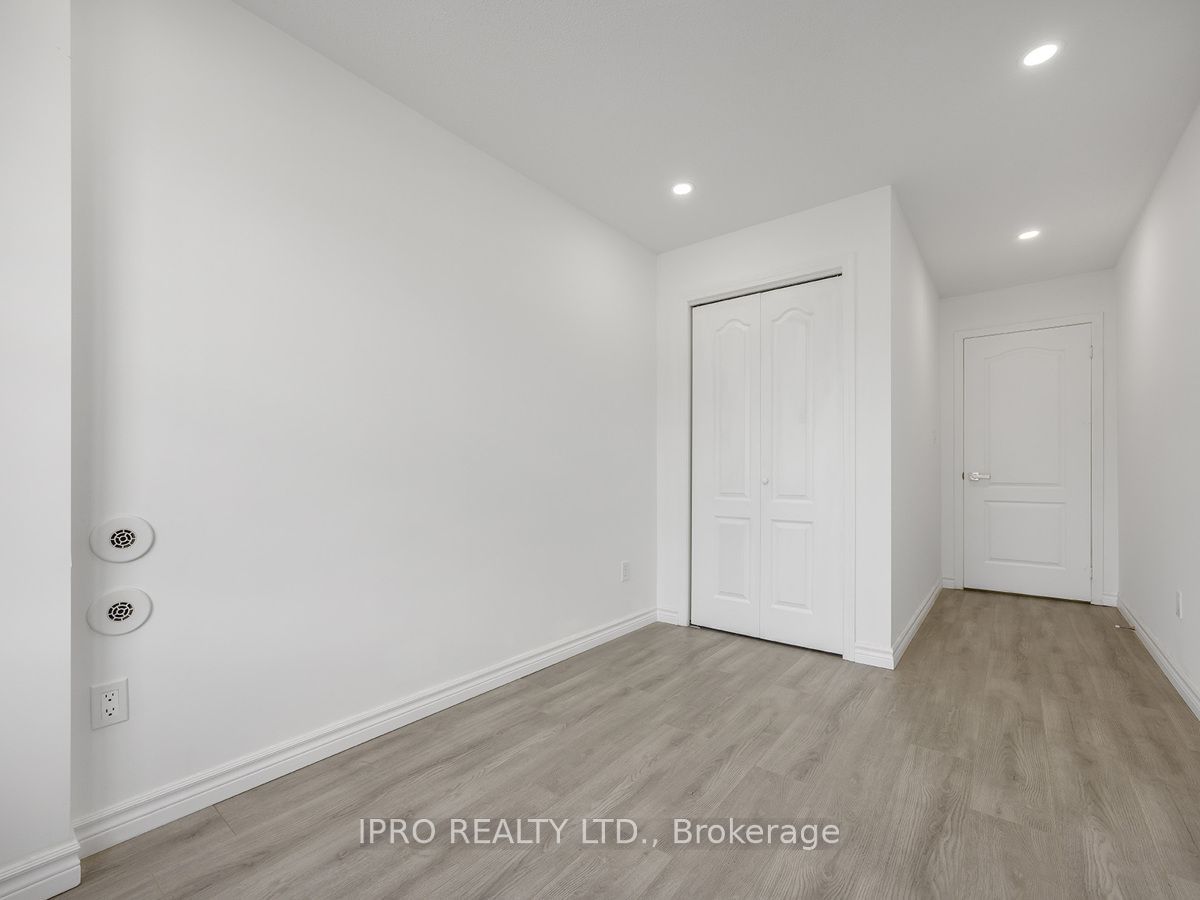 35 Strangford Lane, unit 305 for sale - image #17