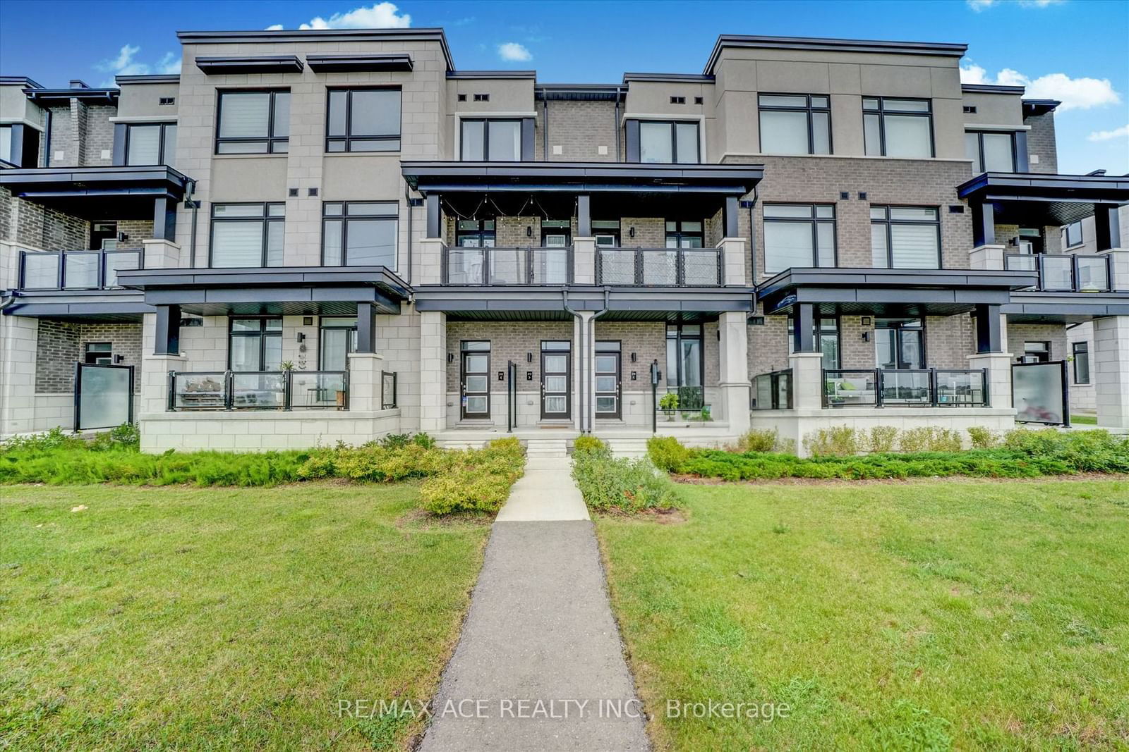 2550 Castlegate Crossing, unit 213 for sale - image #1