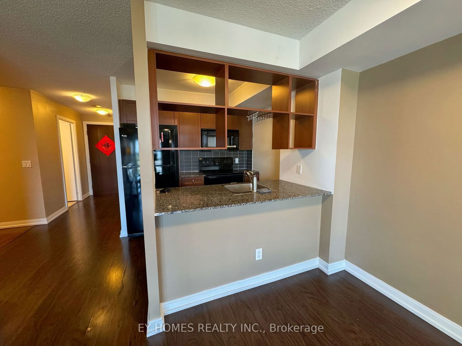 181 Village Green Sq, unit 617 for rent - image #2