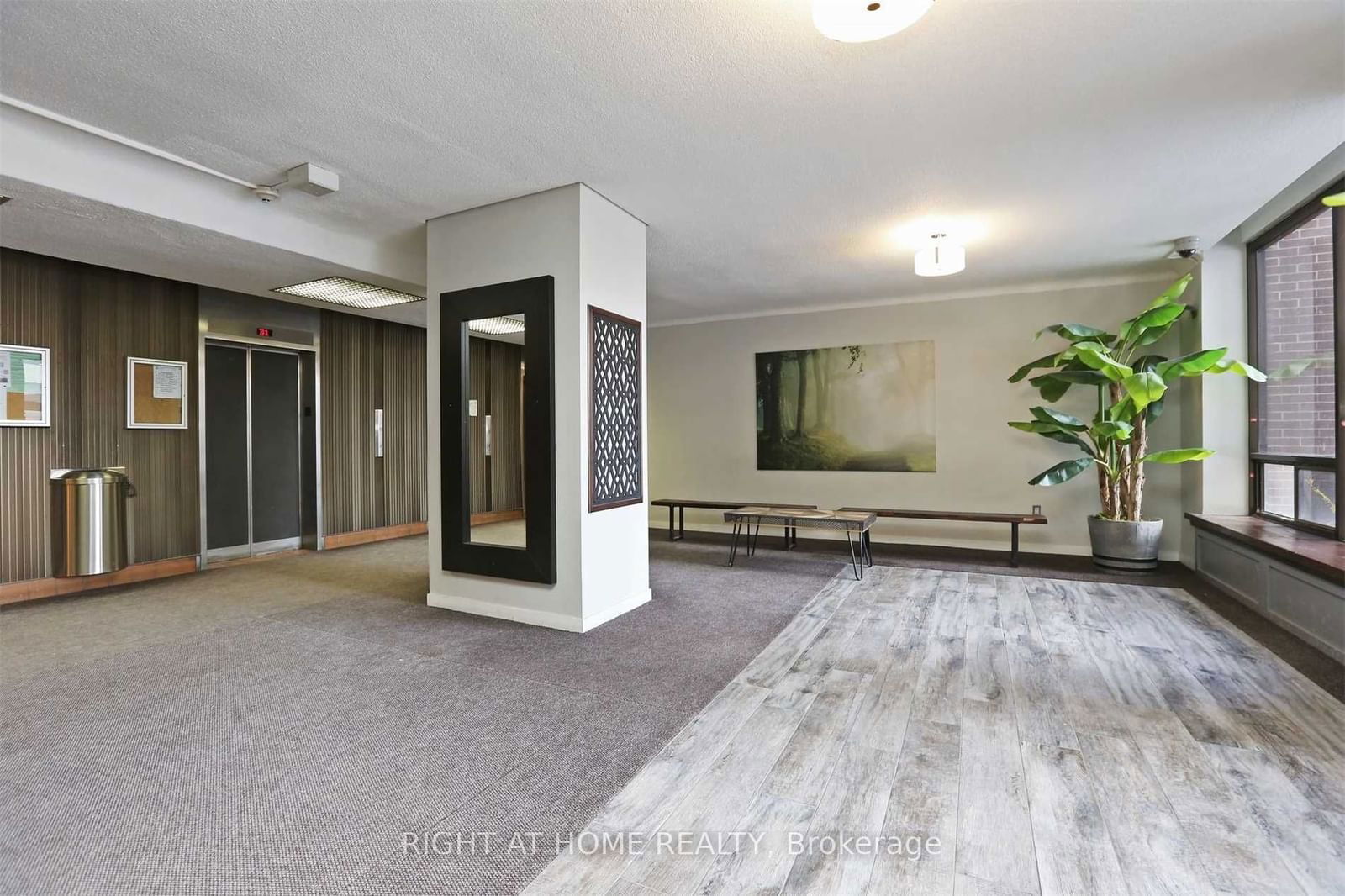 5 Massey Sq, unit 1504 for sale - image #2