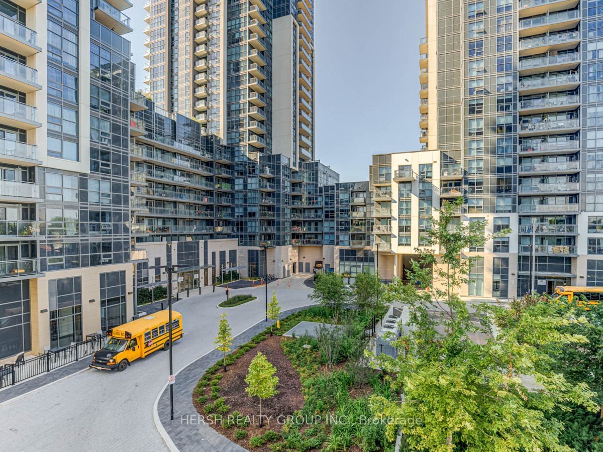 10 Meadowglen Pl, unit 301 for sale - image #1