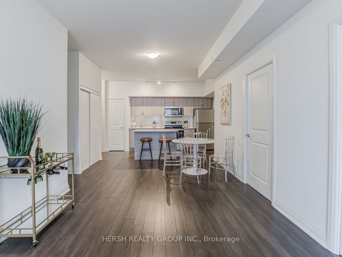 10 Meadowglen Pl, unit 301 for sale - image #5