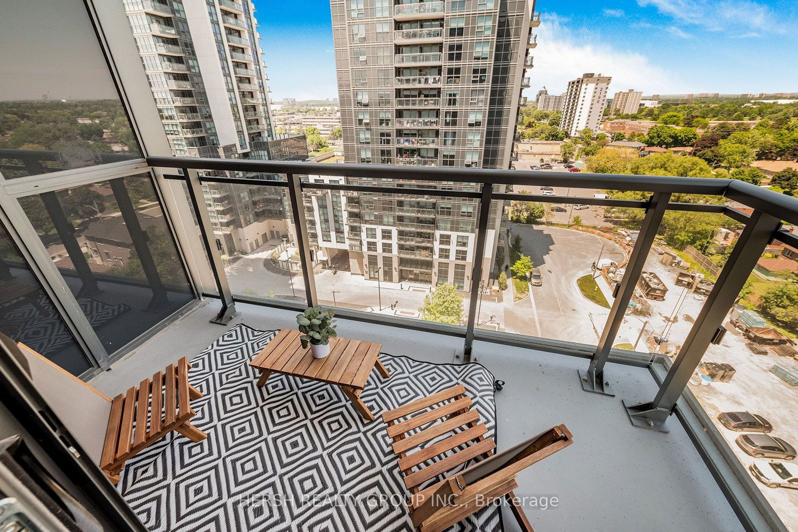 10 Meadowglen Pl, unit 206 for sale - image #3