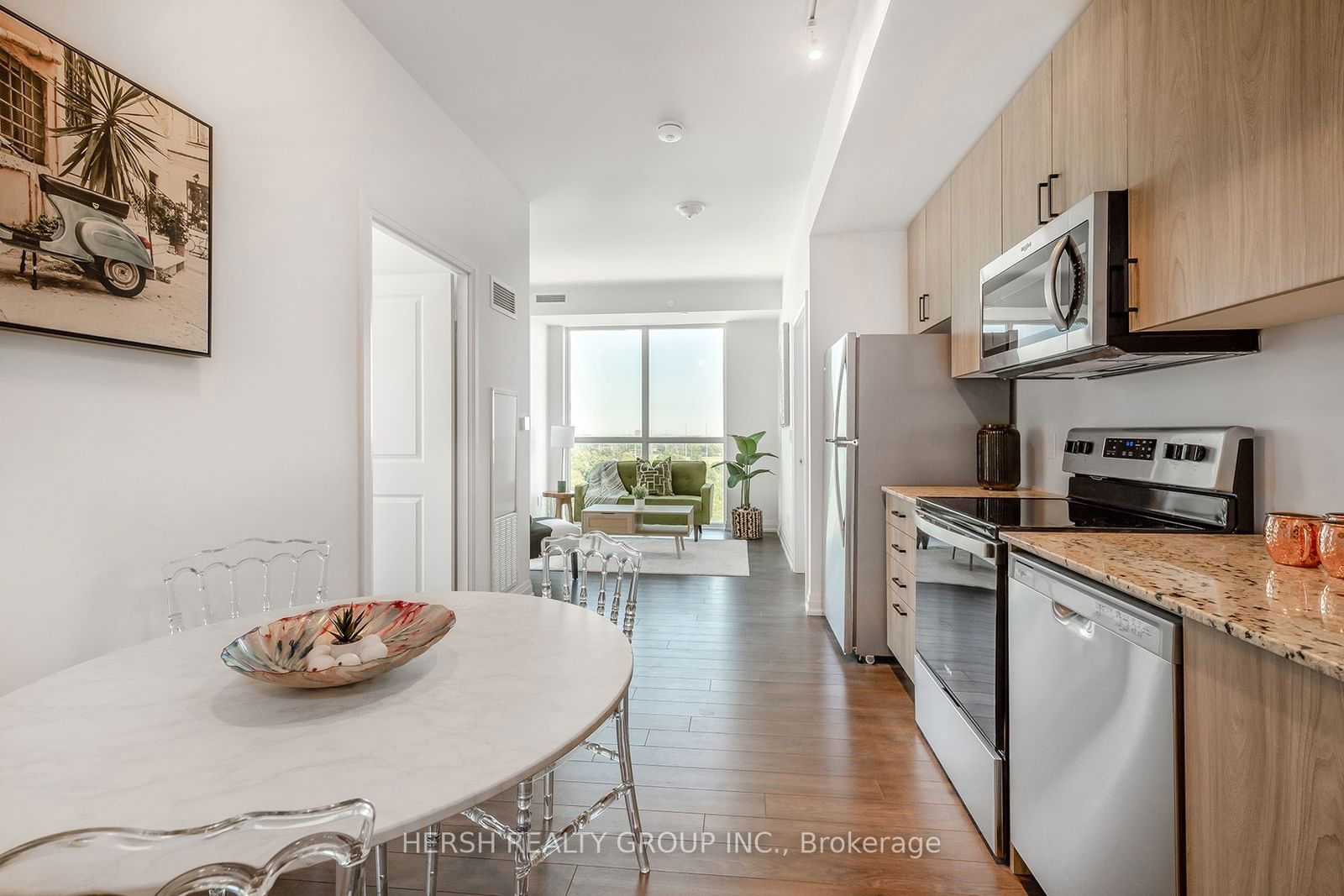 10 Meadowglen Pl, unit 206 for sale - image #4