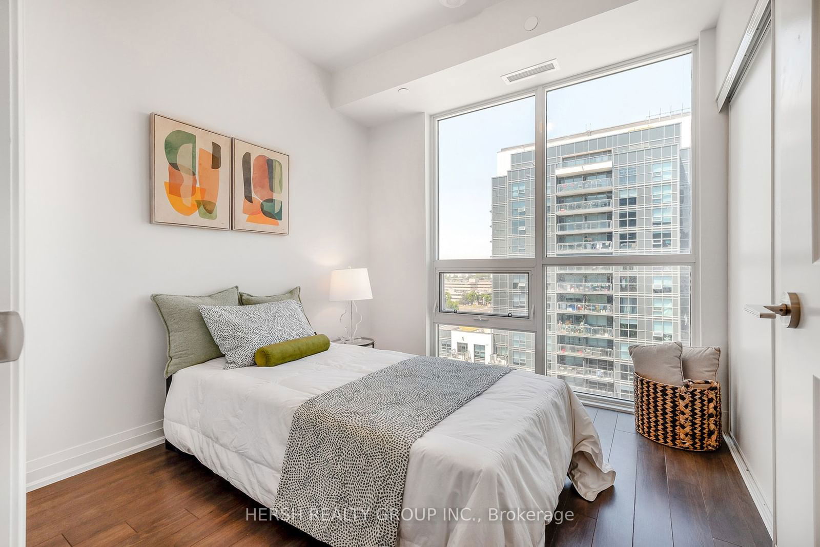 10 Meadowglen Pl, unit 206 for sale - image #6