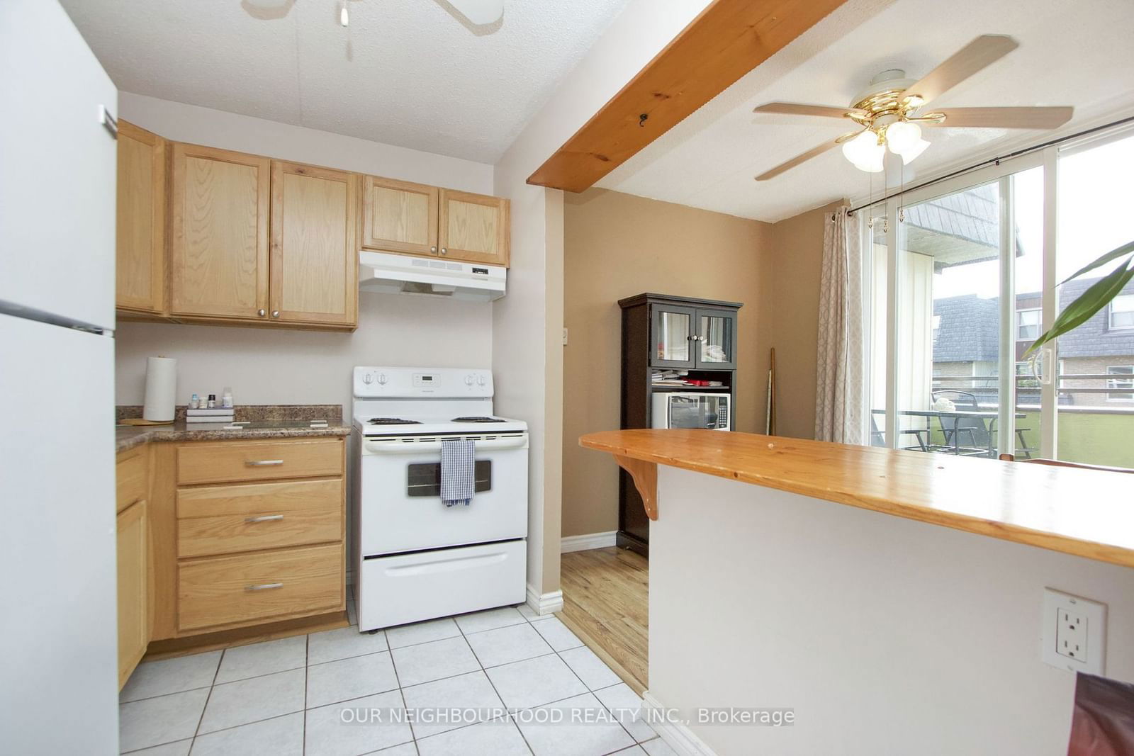 580 Mary St E, unit 222 for sale - image #3