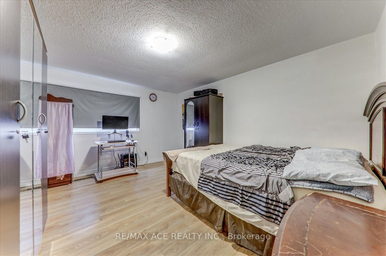 1121 Sandhurst Circ, unit 20 for sale - image #15