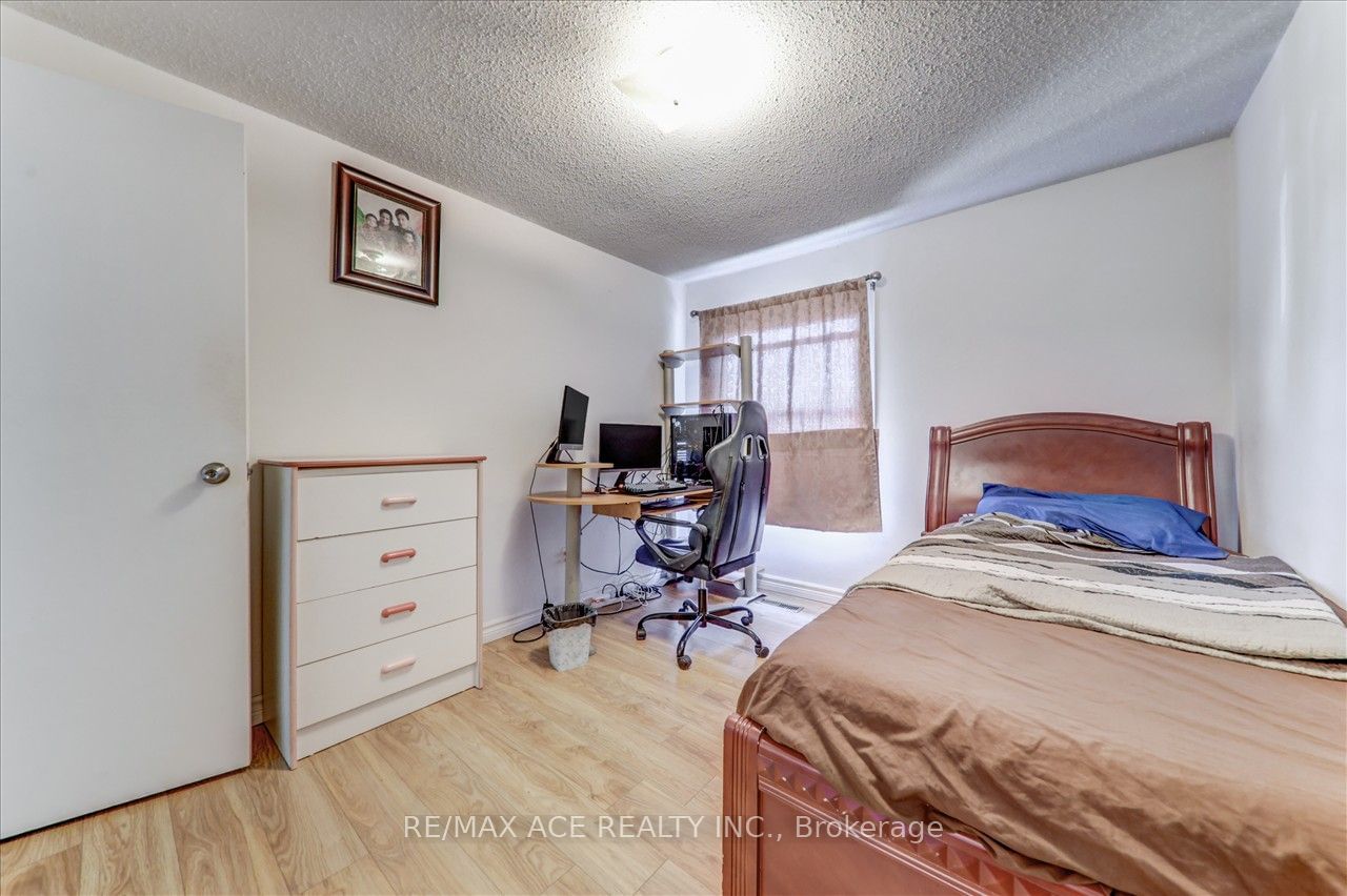 1121 Sandhurst Circ, unit 20 for sale - image #21