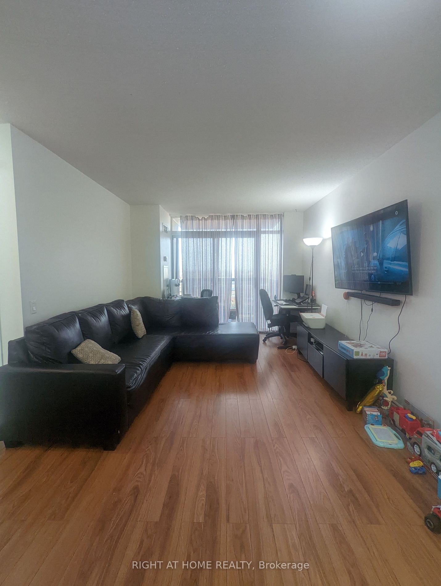 8 Mondeo Dr, unit 1512 for rent