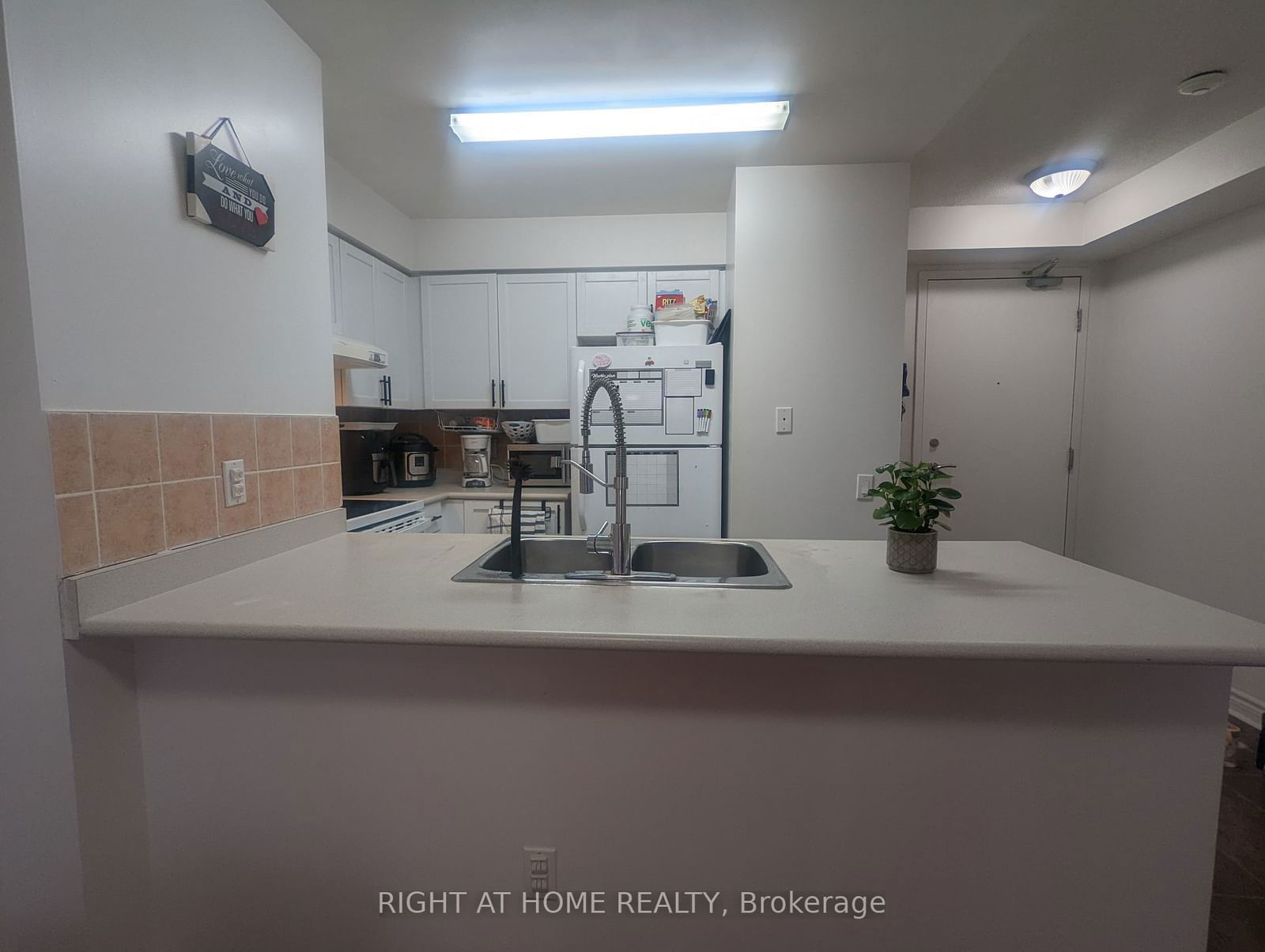 8 Mondeo Dr, unit 1512 for rent