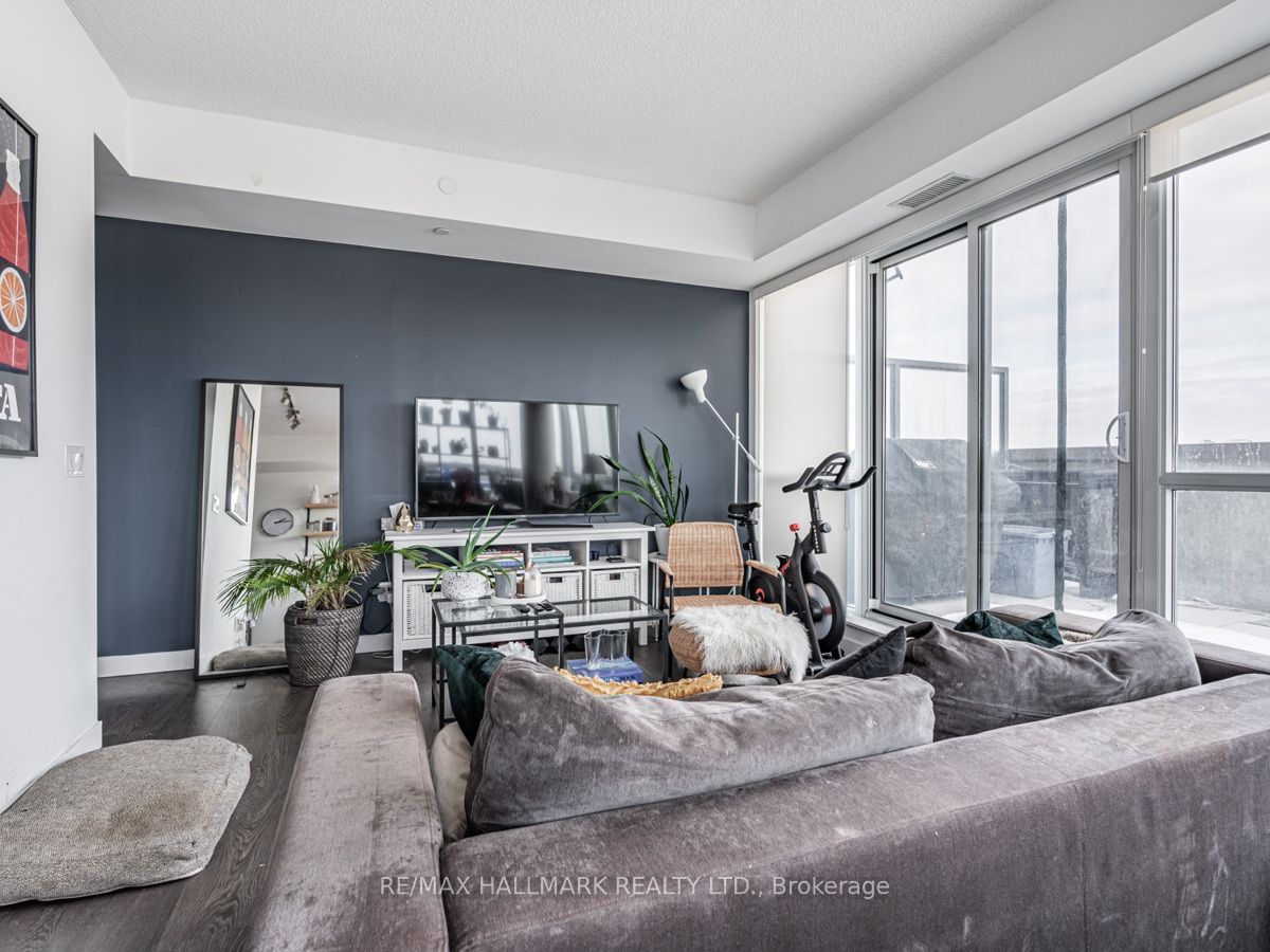 2055 Danforth Ave, unit 506 for rent - image #6