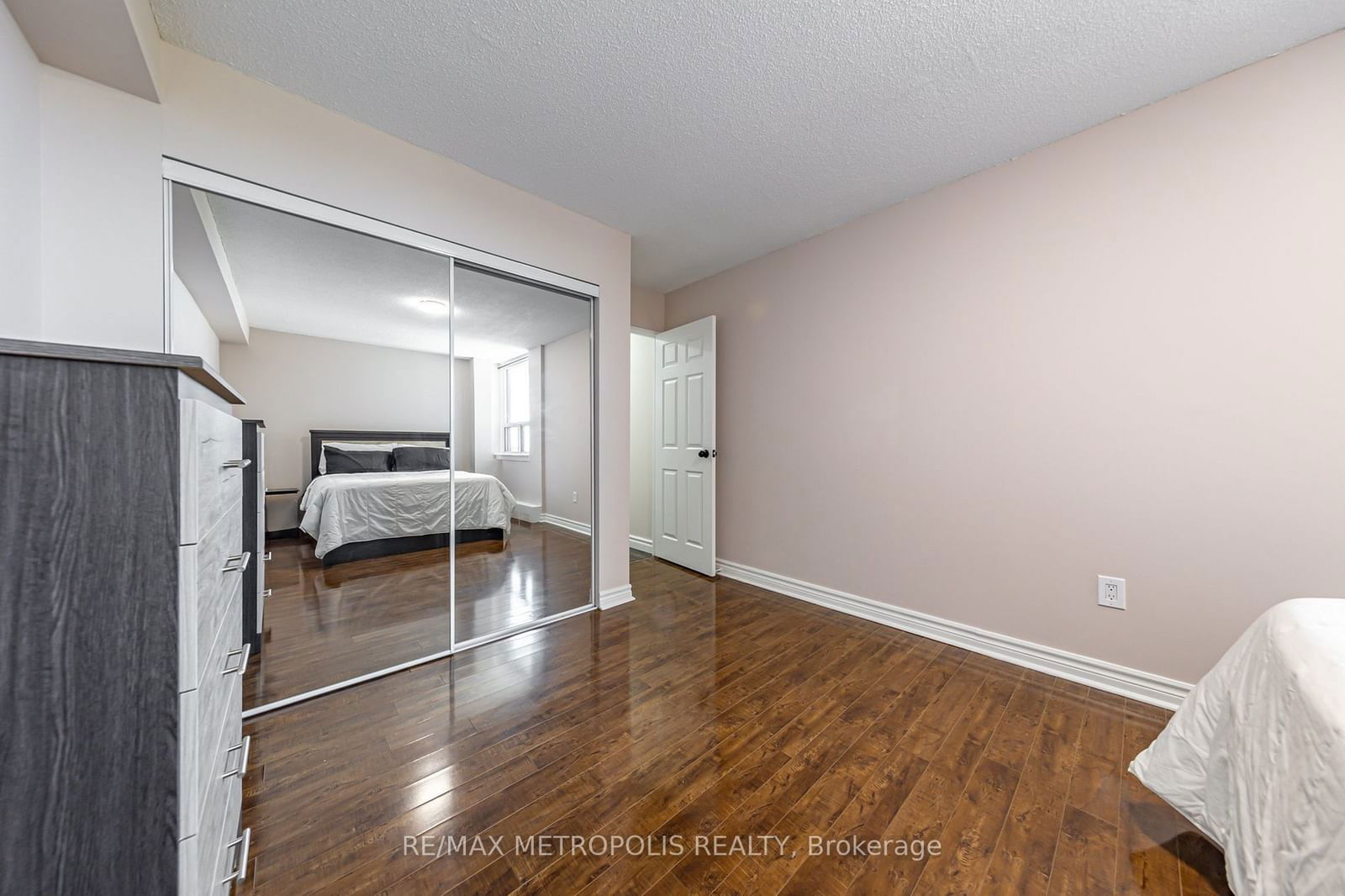 15 Torrance Rd, unit 1105 for sale - image #16