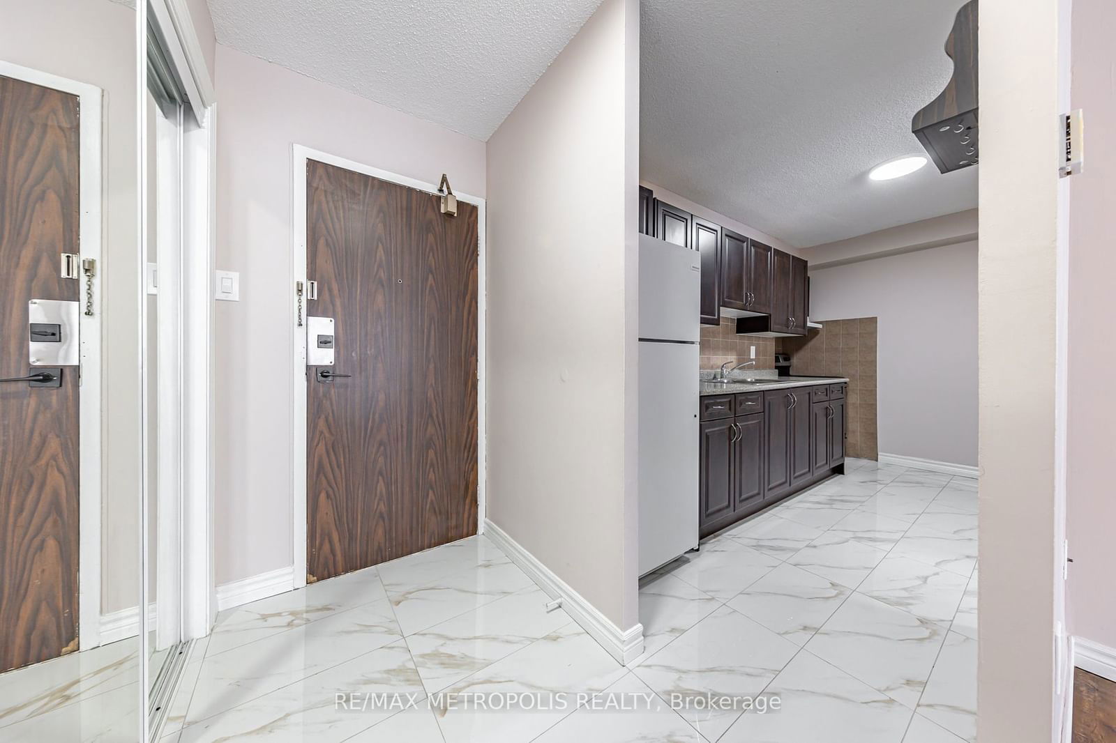 15 Torrance Rd, unit 1105 for sale - image #2