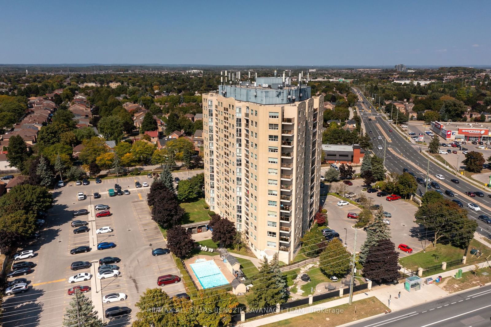 2 Westney Rd, unit 902 for rent