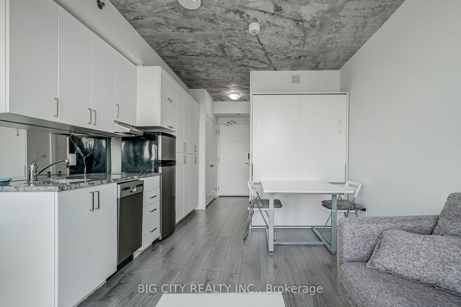 1900 Simcoe St, unit 515 for rent - image #8