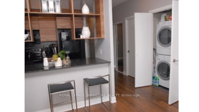 135 Village Green Sq, unit 321 for rent - image #7