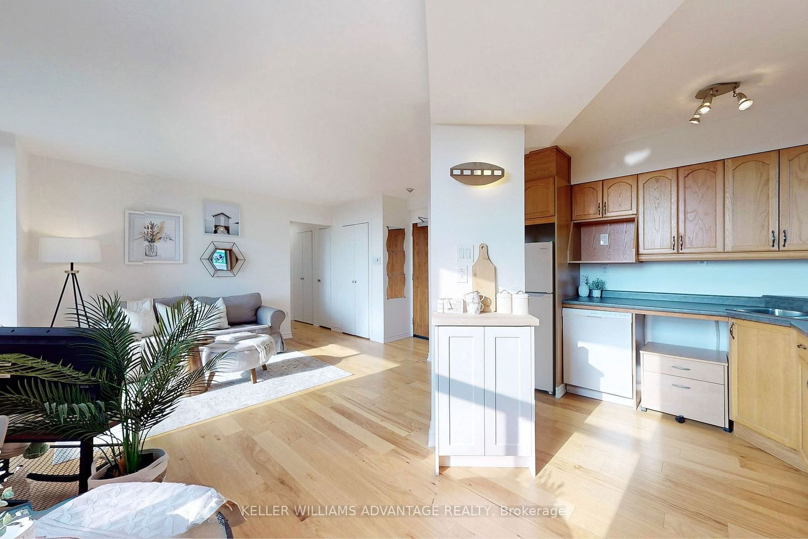 1145 Logan Ave, unit 1003 for sale - image #13