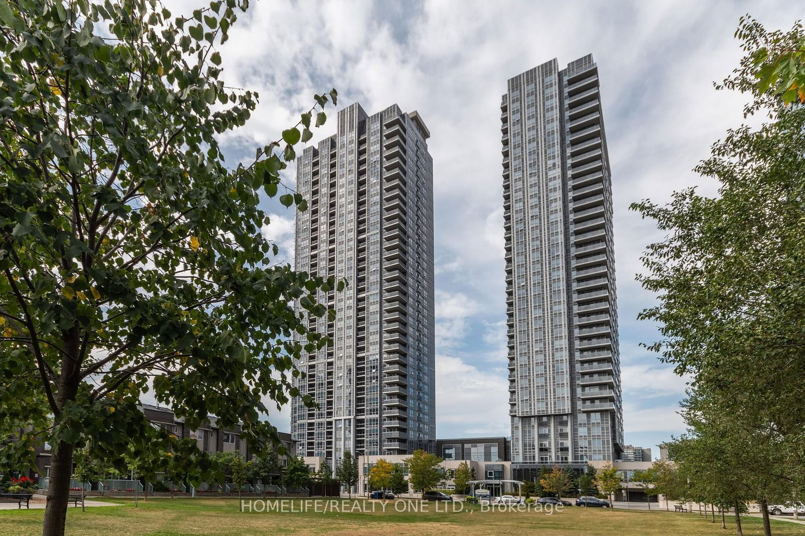 275 Village Green Sq, unit 719 for sale - image #17