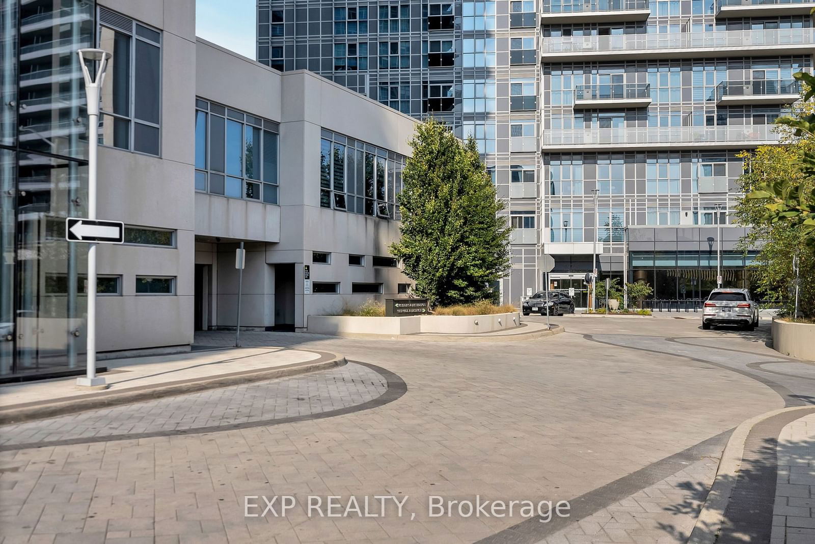 275 Village Green Sq, unit 2124 for sale