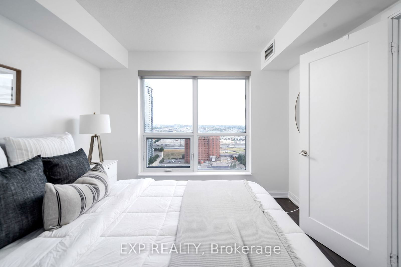 275 Village Green Sq, unit 2124 for sale