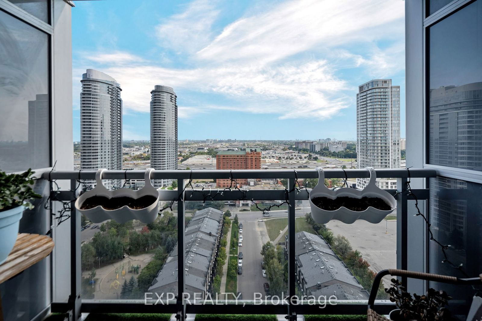 275 Village Green Sq, unit 2124 for sale