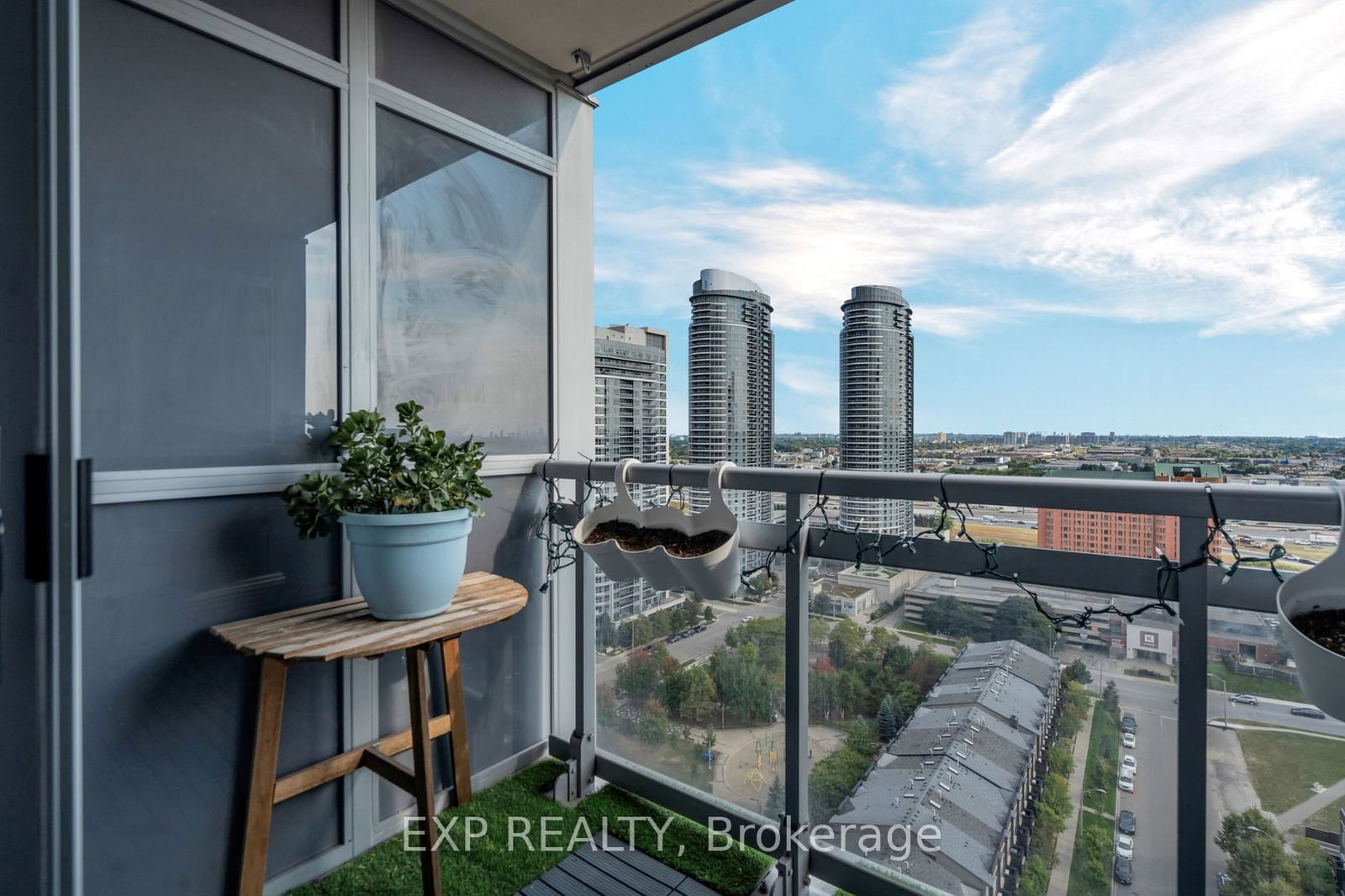 275 Village Green Sq, unit 2124 for sale