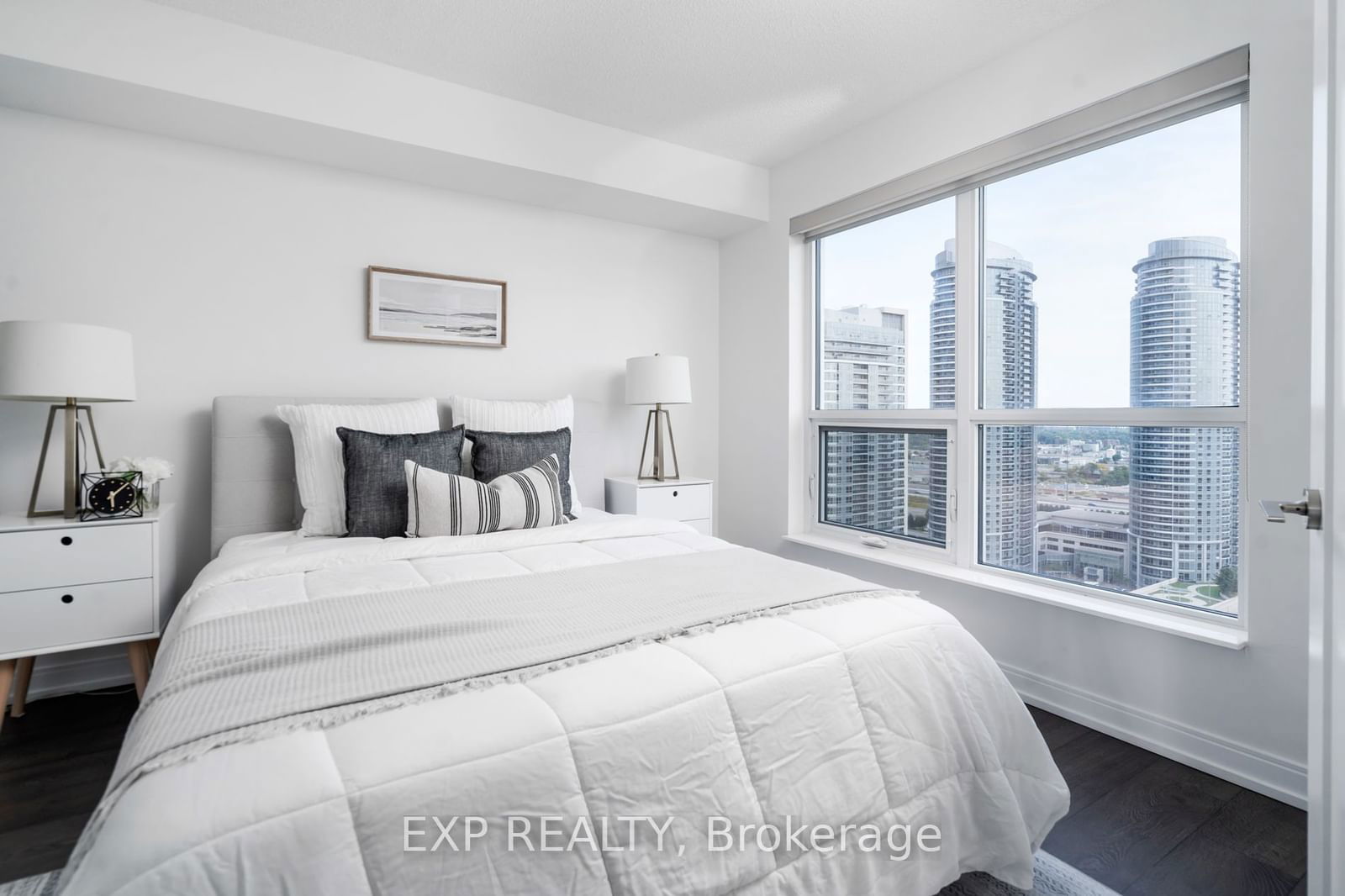 275 Village Green Sq, unit 2124 for sale