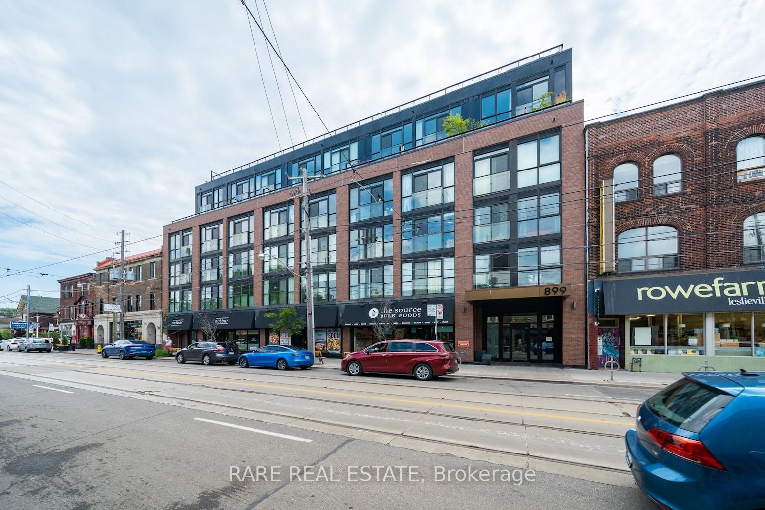 899 Queen St E, unit 403 for sale