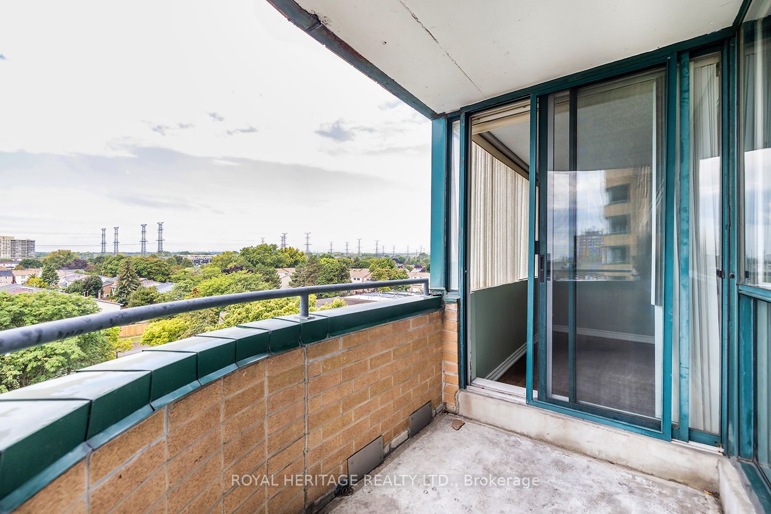 1665 Pickering Pkwy, unit 606 for sale