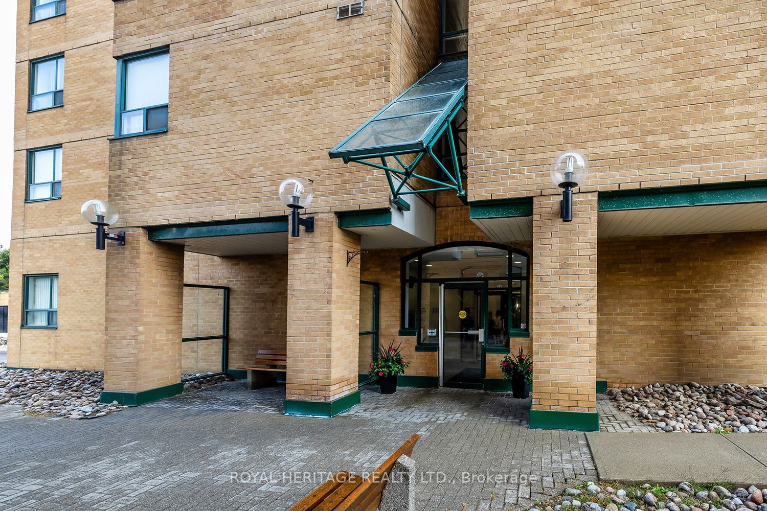 1665 Pickering Pkwy, unit 606 for sale