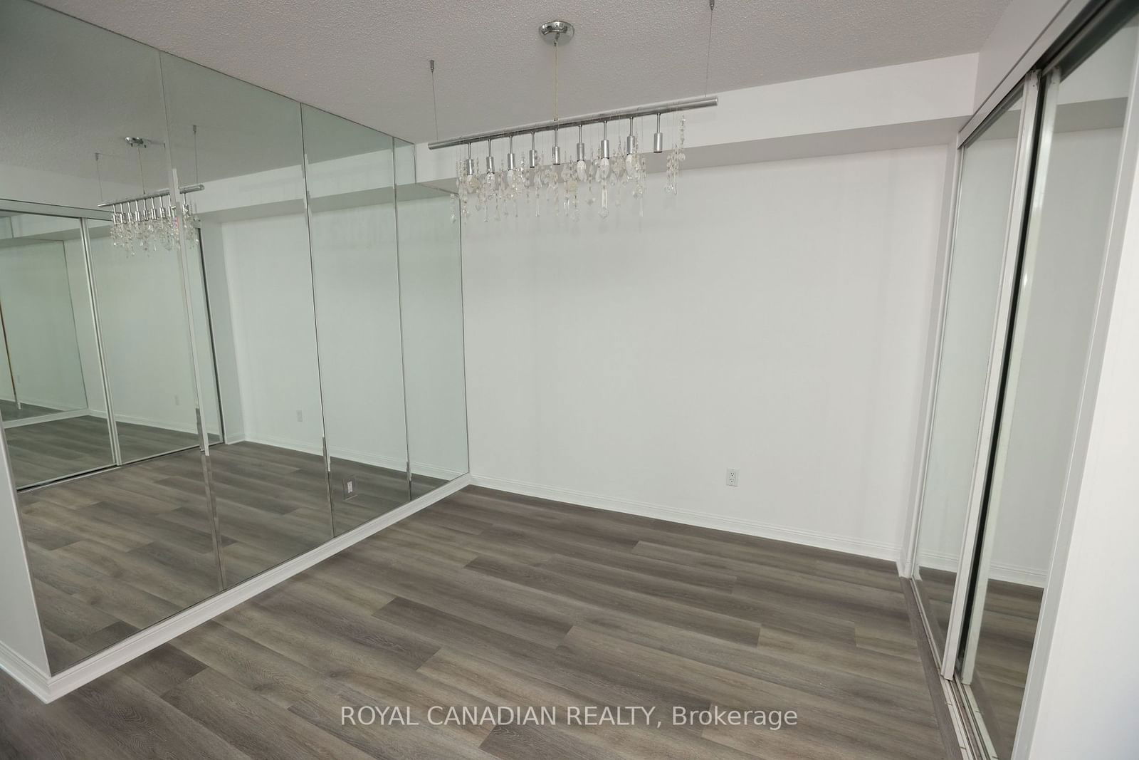 88 Corporate Dr, unit 2418 for sale