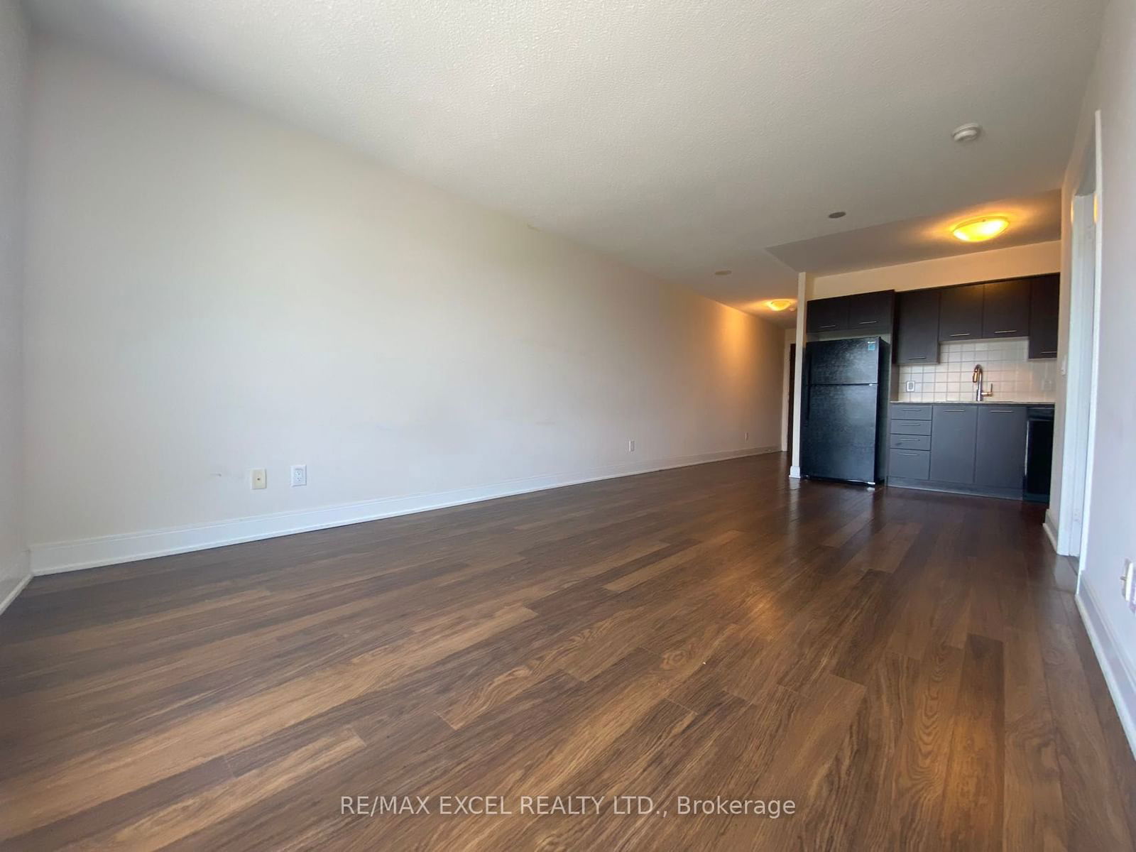 125 Village Green Sq, unit 3901 for rent