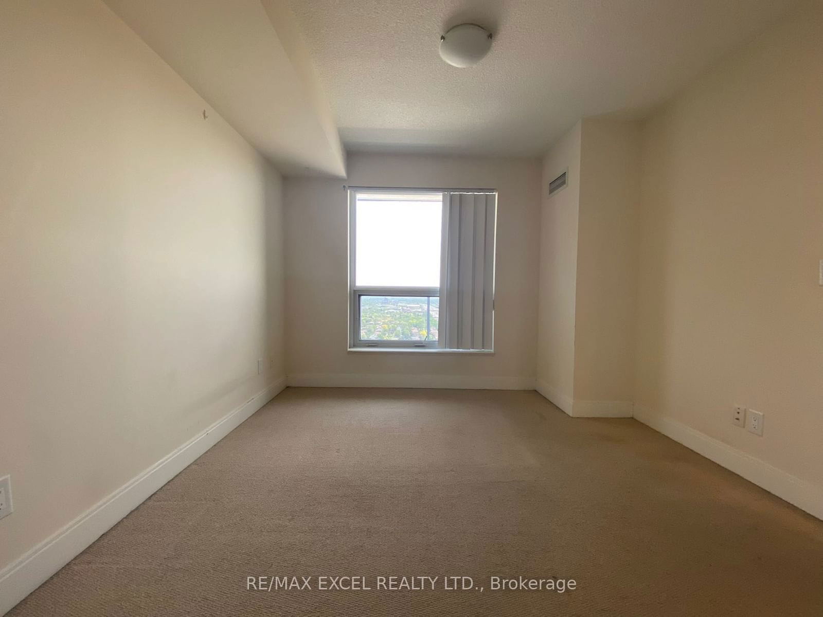 125 Village Green Sq, unit 3901 for rent