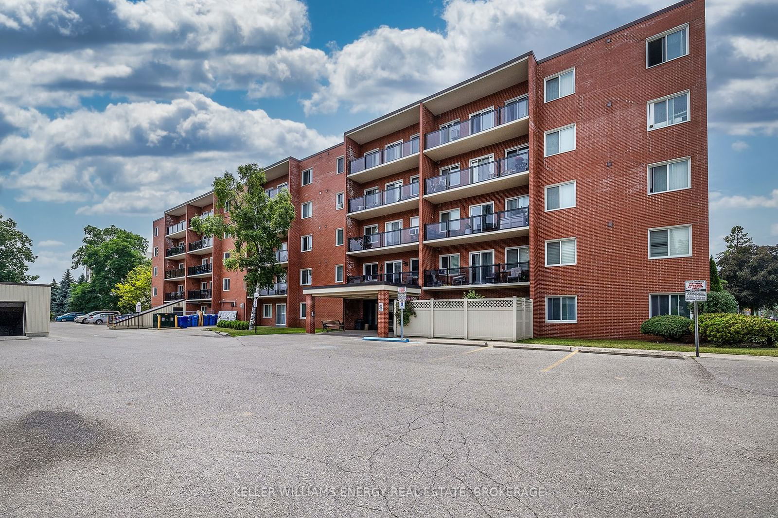 131 Taunton Rd E, unit 207 for sale